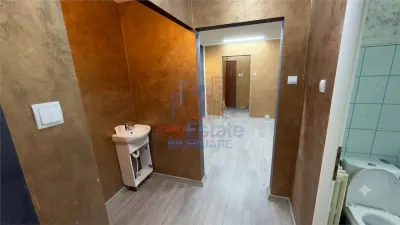 Spatiu comercial de inchiriat in Podul Ros - foto 5