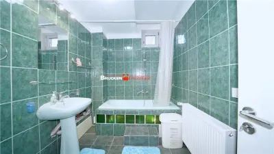 Apartament cu terasa, curte si parcare, intr-o zona linistita de case - foto 10