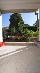 Apartament cu terasa, curte si parcare, intr-o zona linistita de case - foto 11