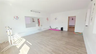 SPATIU COMERCIAL 149 MP  PARCARE FLORESTI - foto 9