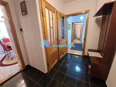 Apartament cu 3 camere etaj 2 Obcini zona Dany Gry - foto 4