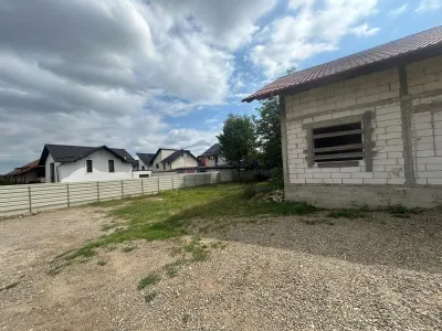 Casa la rosu P+M cu teren 784 mp | Sfantu Ilie | C-5904 - foto 2