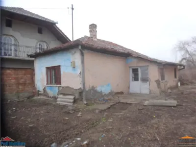 Loc de casa zona Parneava - Intim - foto 12