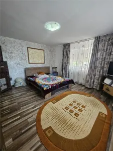 Casa cu trei camere in zona linistita,in apropiere de centru. - foto 2