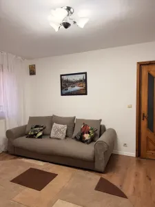 Inchiriez apartament doua camere Podu Ros - foto 7