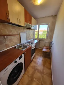 Mobilat si utilat la etajul 3 in bloc anvelopat - Timisoara