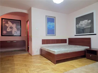 Garsoniera spatioasa de inchiriat str. De Mijloc - Brasov