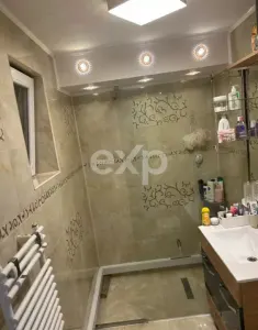 Vand apartament 3 camere - foto 1