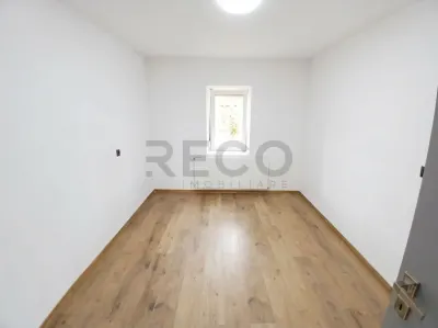 RECO Casa 4 camere, renovata complet, dublu front stradal - foto 12