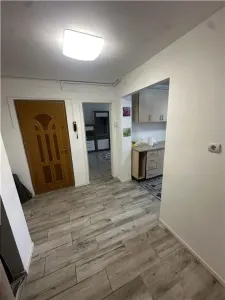 Decomandat la etajul 1 cu 2 balcoane la 500m de Mall - foto 7