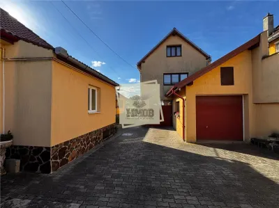 2 Case cu 10 camere 5 bai 2 garaje teren 720 mp in Terezian - Sibiu