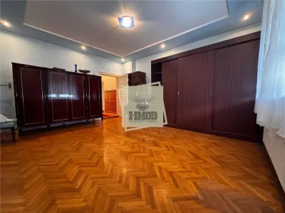 2 Case cu 10 camere 5 bai 2 garaje teren 720 mp in Terezian - foto 8