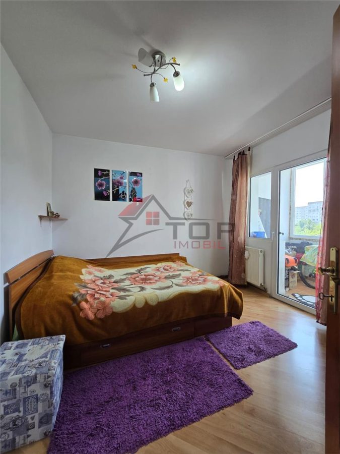 Piata Alexandru - Milcov, 2 camere decomandat cu 2 balcoane, liber - Iasi