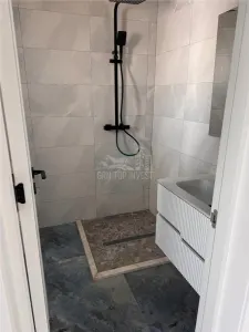 Casa cu 4 camere si 3 bai pretabila birouri in Sura  Mare - foto 12