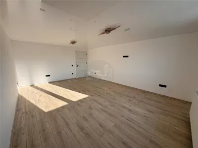 Casa cu 4 camere si 3 bai pretabila birouri in Sura  Mare - foto 14