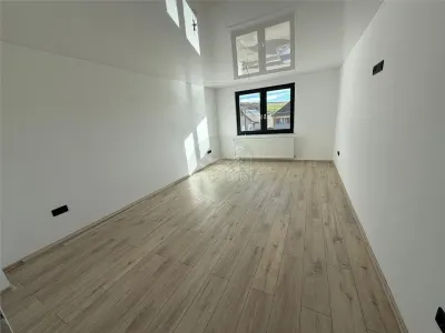Casa cu 4 camere si 3 bai pretabila birouri in Sura  Mare - foto 15