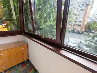 Apartament 2 camere  etaj 1 Str. Zizinului (Vis-à-vis de Spitalul Județean) - foto 4