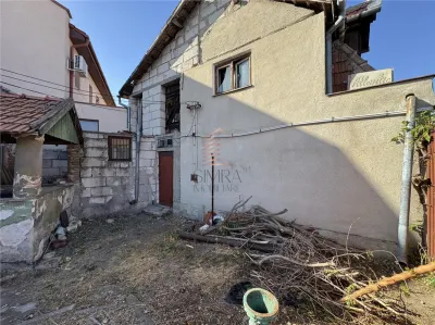 Casa si spatiu comercial cu teren de 229 mp Cantemir - foto 2
