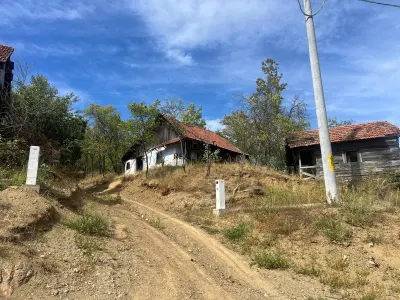 888 mp teren cu priveliste si cladiri in Mihaileni - foto 10