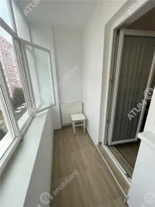 De inchiriat apartament cu 3 camere decomandate si balcon in zona Vasile Aaron din Sibiu - foto 15