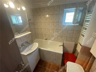 De inchiriat apartament cu 3 camere decomandate si balcon in zona Vasile Aaron din Sibiu - foto 14