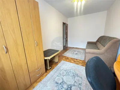Apartament 4 camere cu balcon zona Cedonia - foto 3