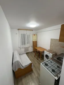 Garsonieră de închiriat – Piața Nicolina, 23 mp, centrală proprie - Iasi