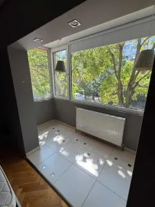 Decomandat la etajul 1 cu 2 bai si 2 balcoane, mobilat si utilat - foto 6
