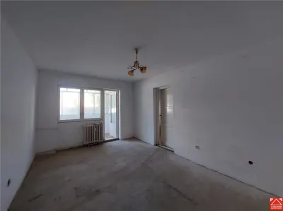 Apartament la parter, zona Iuliu Maniu - foto 1