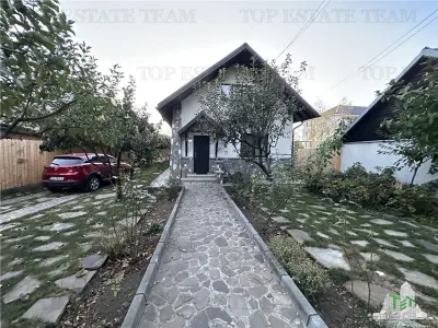 Vila cocheta  de vanzare 5 camere cu 436 mp teren si toate utilitatile, mobilata si utilata in centrul Comunei Cornu - foto 3
