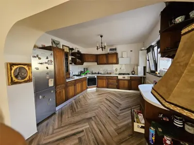 VILA SPATIOASA CU 7 CAMERE | 361 MP CONSTRUITI | TEREN 907 MP | HEMEIUS, BACAU - foto 2