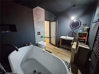 VILA SPATIOASA CU 7 CAMERE | 361 MP CONSTRUITI | TEREN 907 MP | HEMEIUS, BACAU - foto 10
