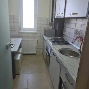 GIROC - 2 CAMERE - DECOMANDAT - CURTE PRIVATA - MOBILAT SI UTILAT - foto 3