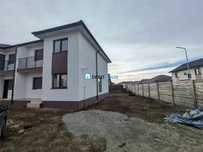 Casa duplex de vanzare Izvor/Tarlungeni 163500 Eur - Tarlungeni