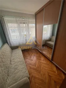 apartament cu 4 camere de inchiriat str Ferenczi Carol  300 Euro - foto 2