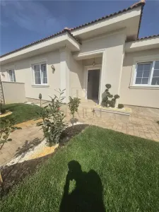 Casa individuala de exceptie -  4 camere - curte de revista - zona excelenta ! - Mosnita Noua