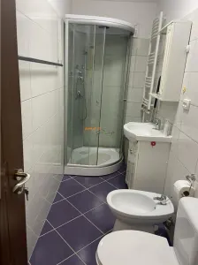 Apartament 2 camere Focsani , parter , zona Sud - B-dul Bucuresti , 56 mp, decomnadat , imbunatatit , mobilat - foto 11