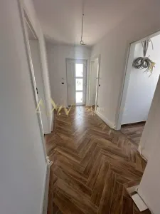 Vanzare 1/2 duplex 5 camere Mosnita Noua - foto 19