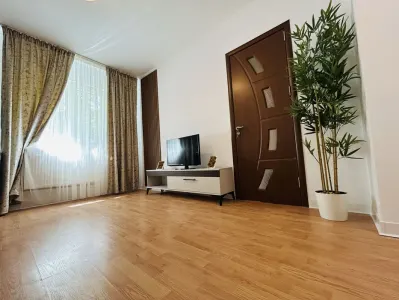 Apartament 2 camere , totul NOU , 1 minut metrou,de inchiriat - foto 2
