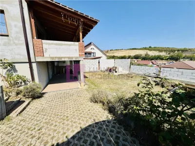 Casa individuala de vanzare Sura Mare | teren 344 mp | pivnita - foto 10