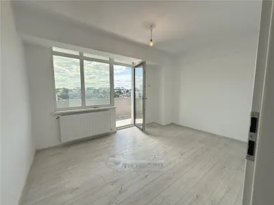 2 CAM TATARASI INTABULAT ETAJ INTERMEDIAR 2 BALCOANE BLOC NOU - Iasi