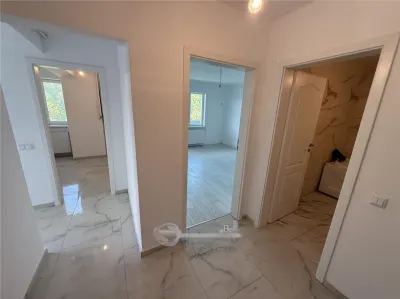 2 CAM TATARASI INTABULAT ETAJ INTERMEDIAR 2 BALCOANE BLOC NOU - foto 2